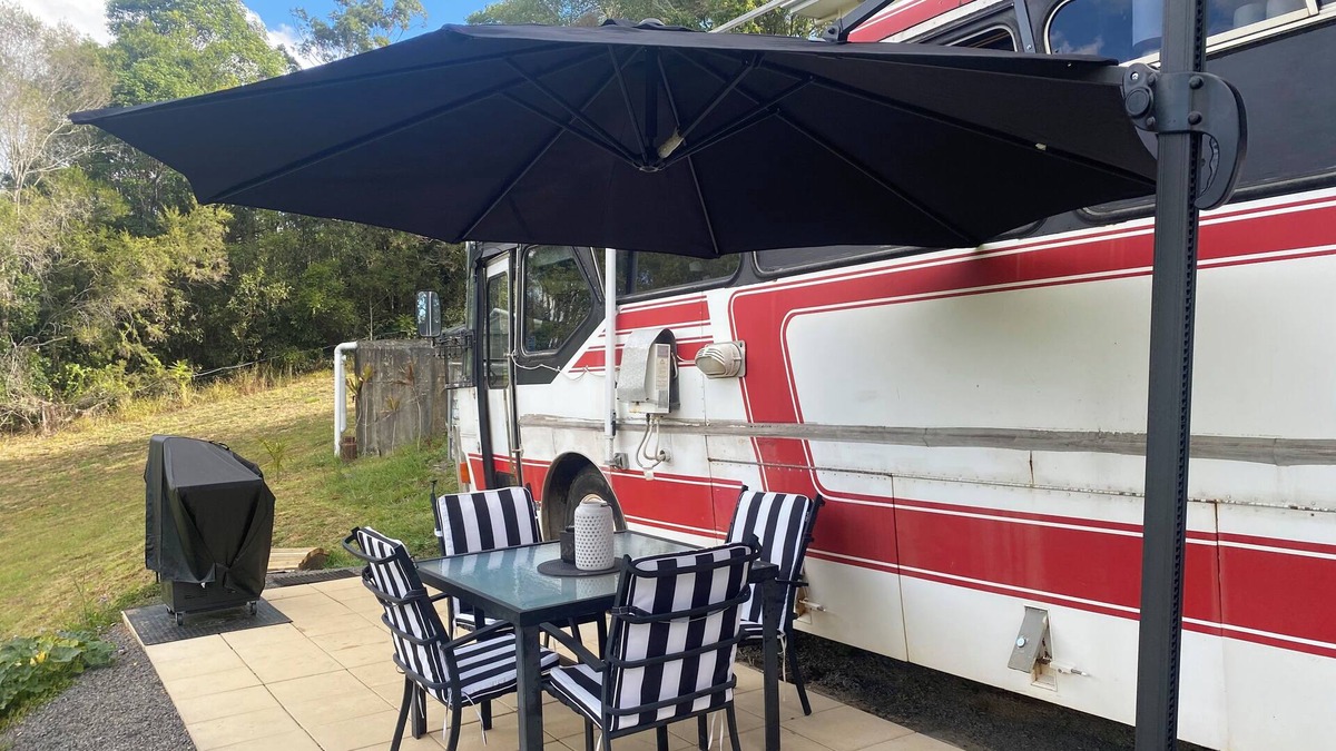 Ewingsdale House | The Byron Bus (close to town)