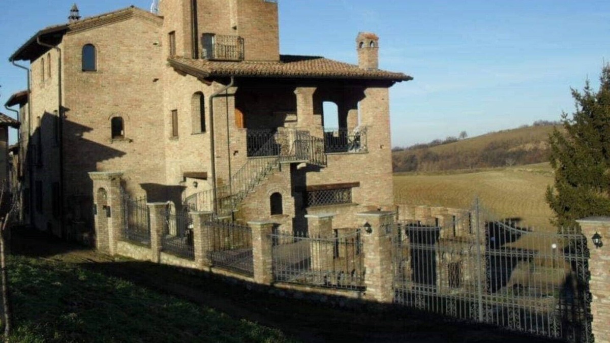 Sairano Villa | The Castle of Gomo