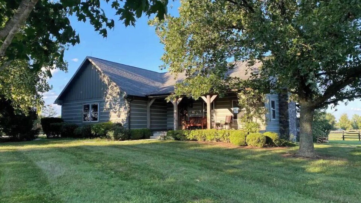 Paris Cabin | The Cabin at Denali Stud