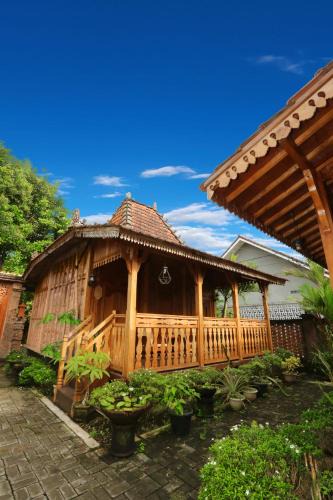 Mertoyudan House | The Cabin Corner