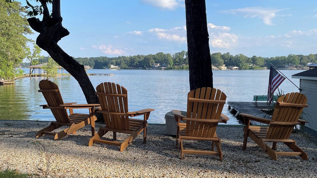 Titus Cabin | The Cabin On Dogwood - A cozy 1950's Cabin on Lake Jordan, Alabama