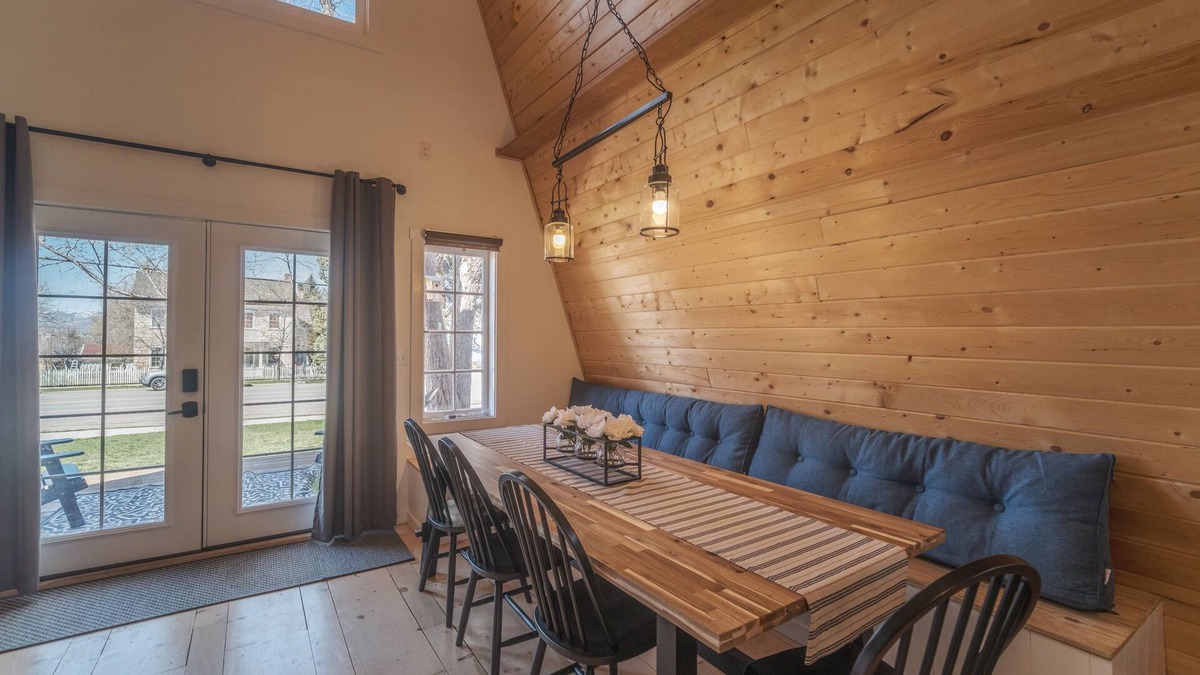 Spring City House | The Cabin on Main St., A Quiet Getaway with whole family, History. Pet friendly.
