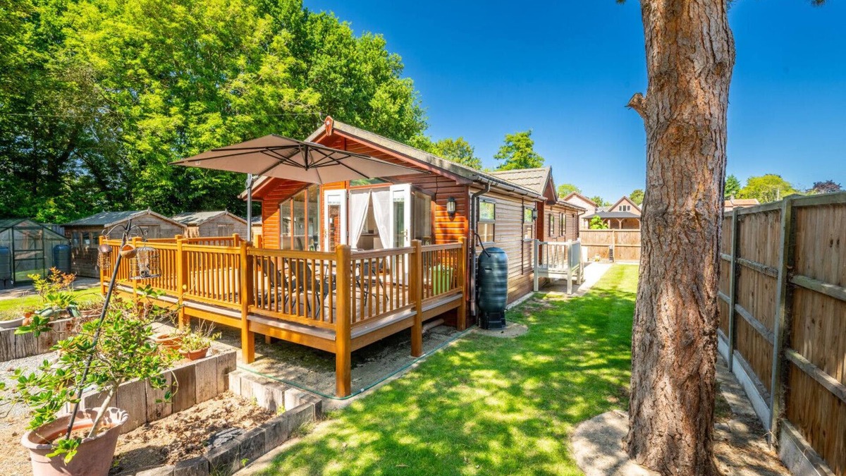 Aldborough Apartment | The Cabin | Sleeps up to six | Gardens | Aylsham