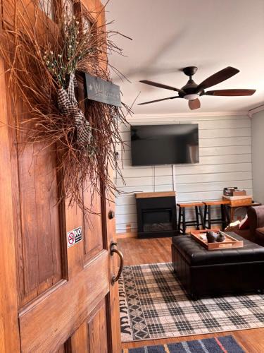 Windham Villa | The Cabins at Walnut Grove-minutes from Hunter and Windham
