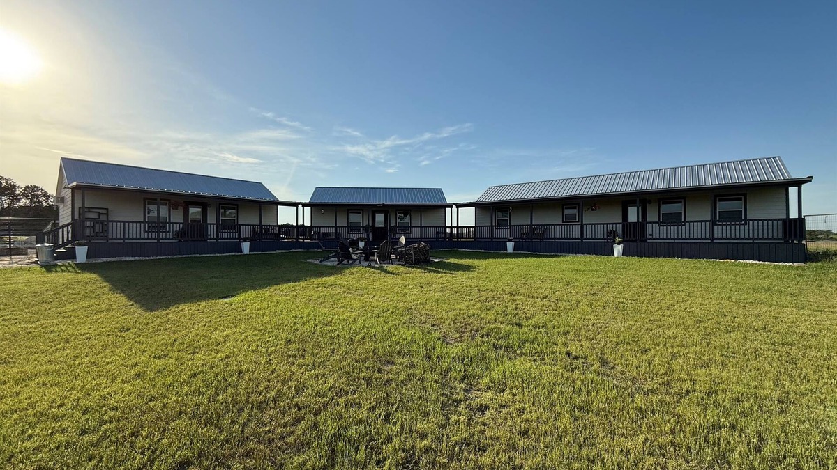 Gatesville Resort | The Cabins @ TX Retreat | Texas Hills Adventure!