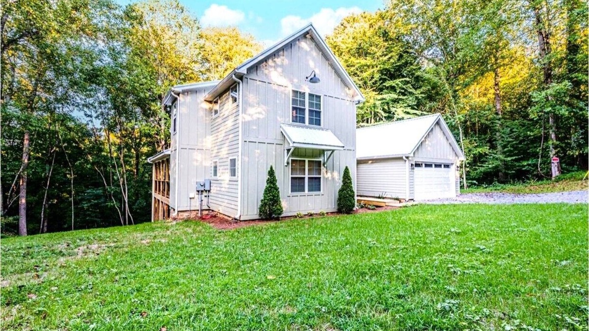 Scottsville House | The Caldwell-MountainVibes at Barren River Lake