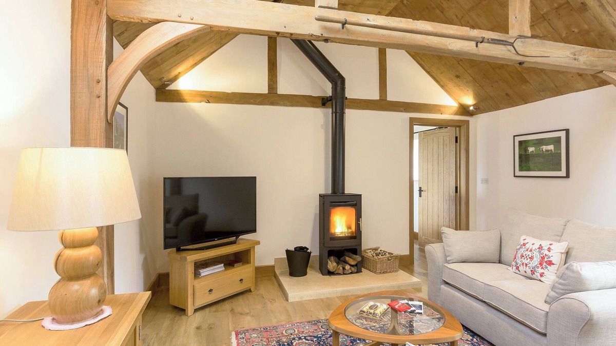 Bushton Cottage | The Calf Shed-UKC2113