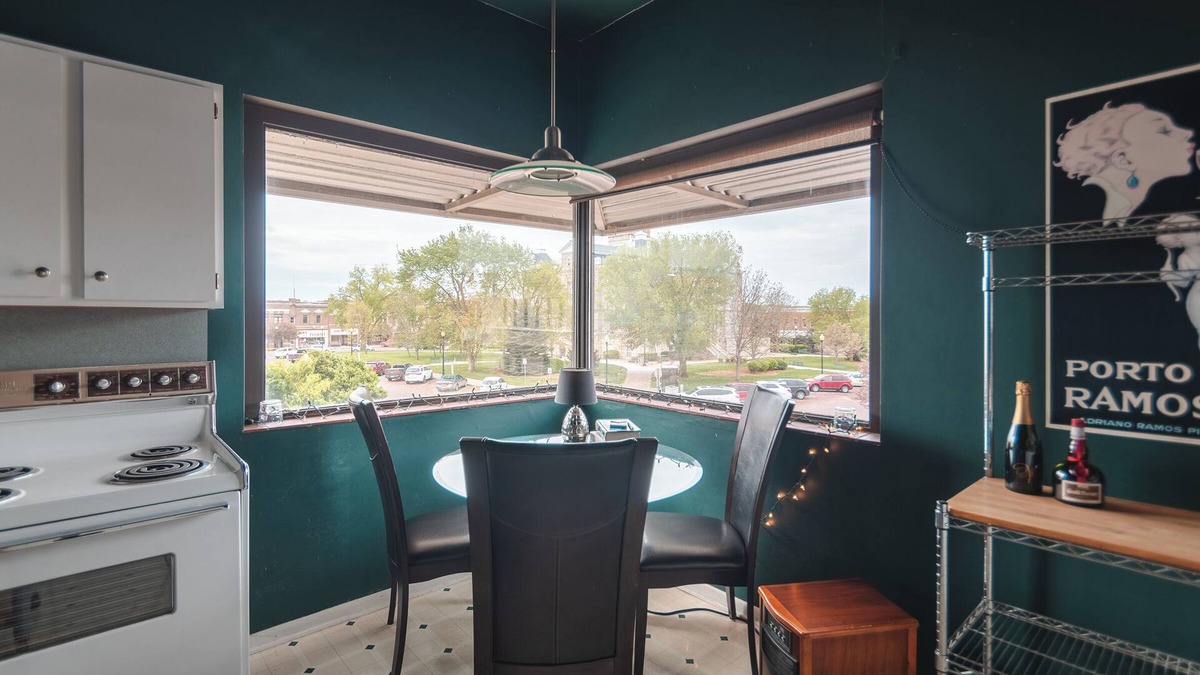 Fairbury Apartment | The Cambridge 2BR apartment in historic downtown