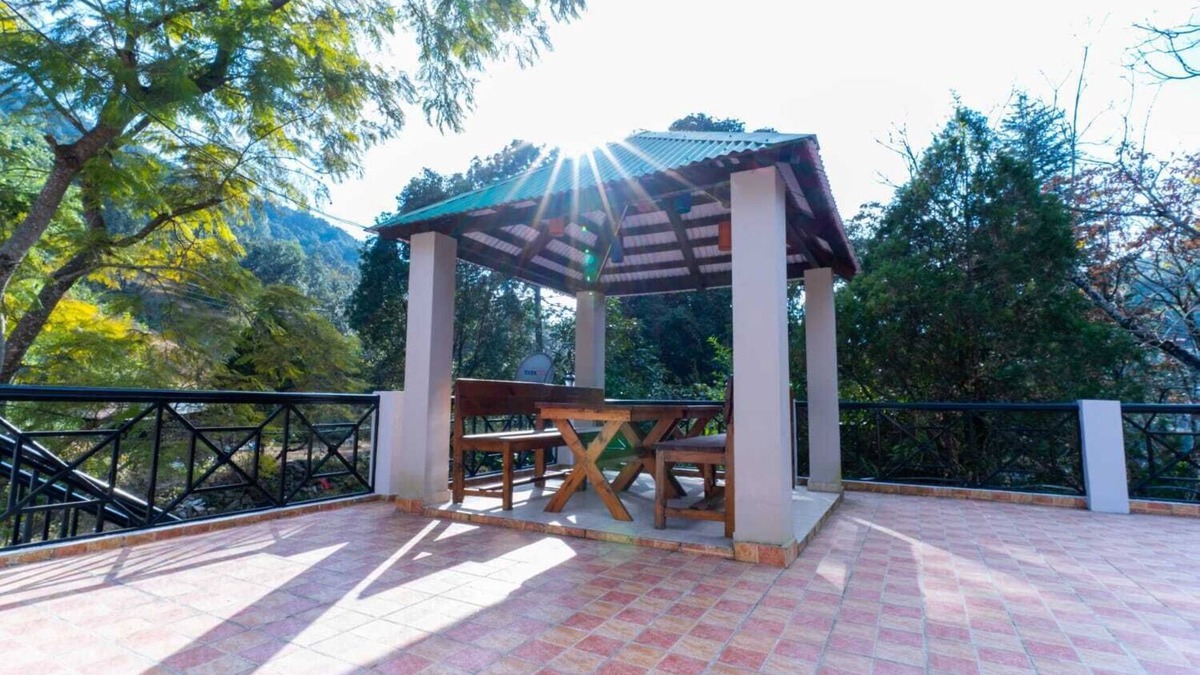 Naukuchiyatal Villa | The camphor Tree Lakefront Jungle Lodge by Earthaa Escapes
