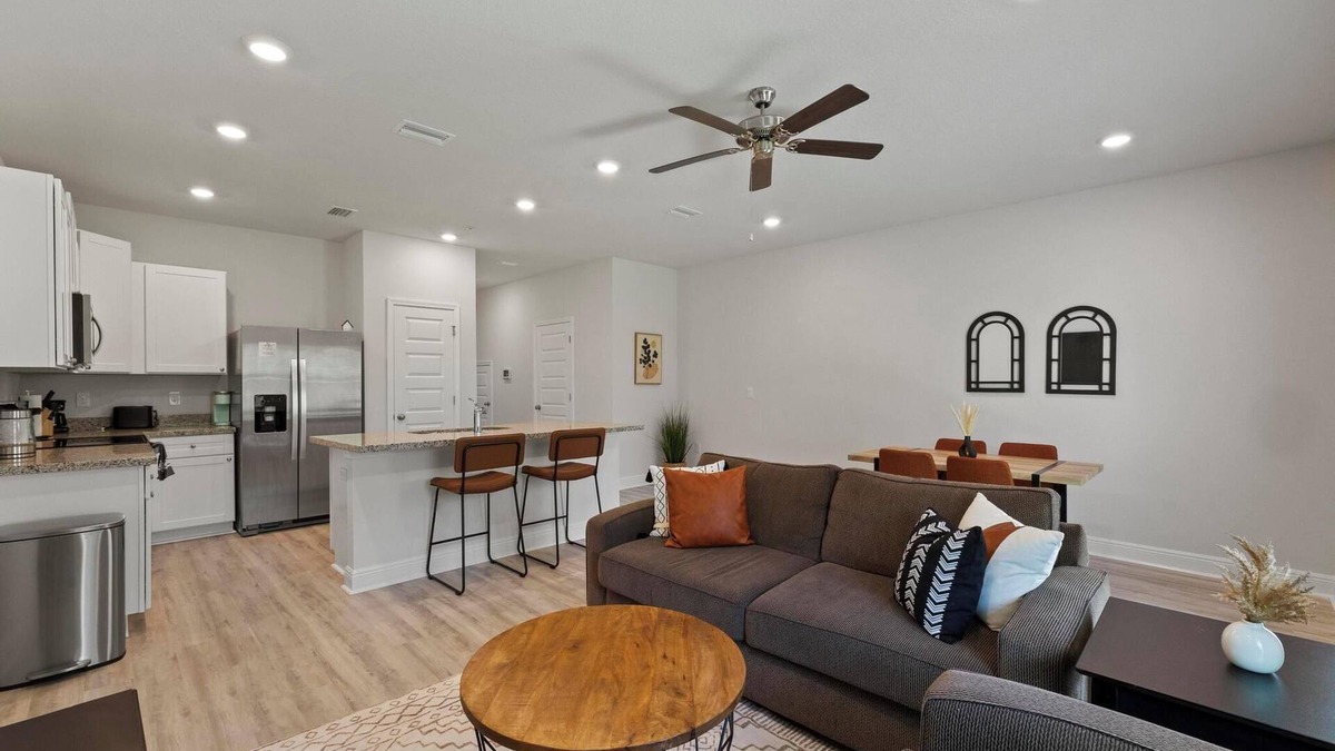 Ferry Pass House | The Canzy: Charming 3-bedroom townhome in welcoming Pensacola