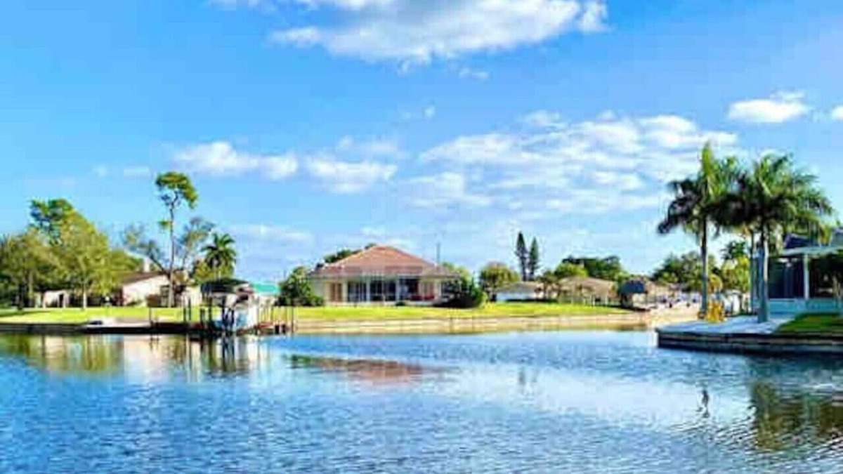 Yacht Club Apartment | The Cape 3 Gulf access