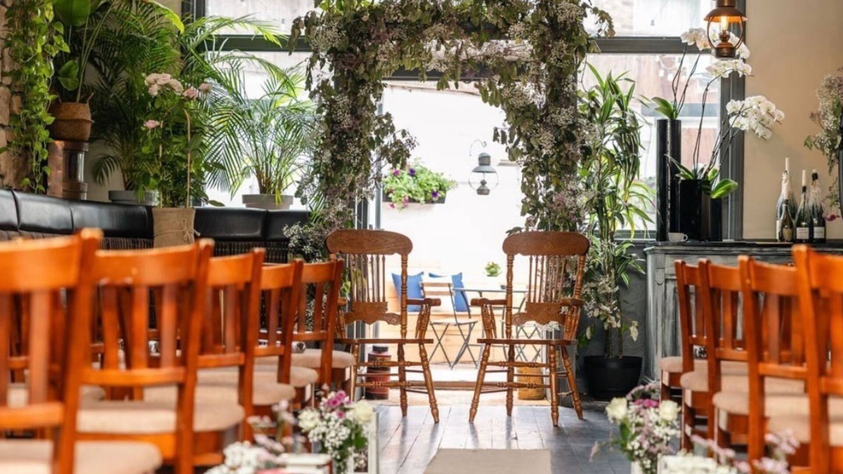 Munster Hotel | The Captain Cook Hotel