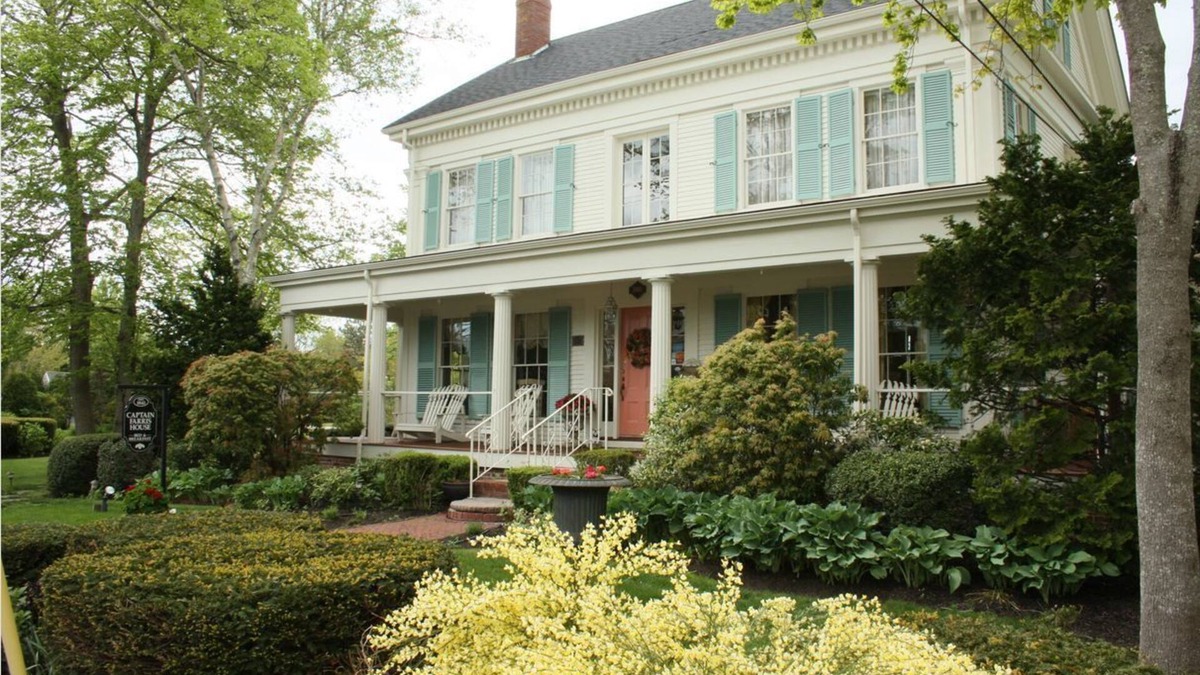 South Yarmouth Bed & Breakfast | The Captain Farris House B&B