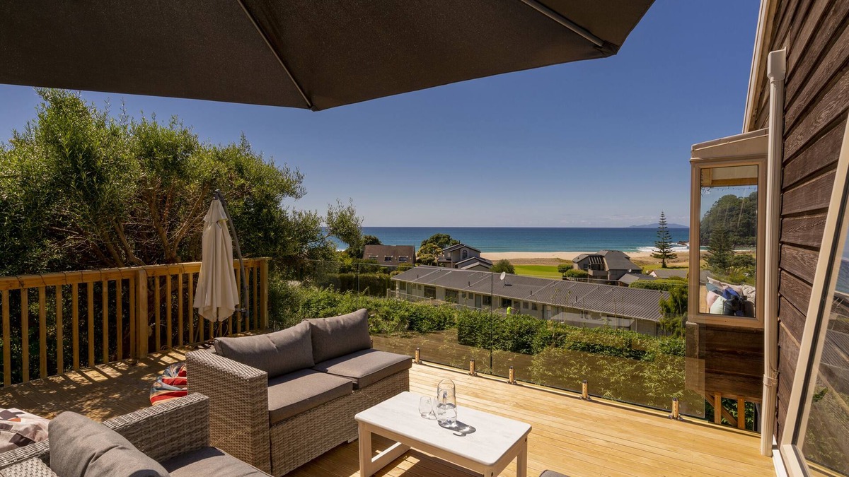 Onemana House | The Captain's Lookout - Onemana Holiday Home