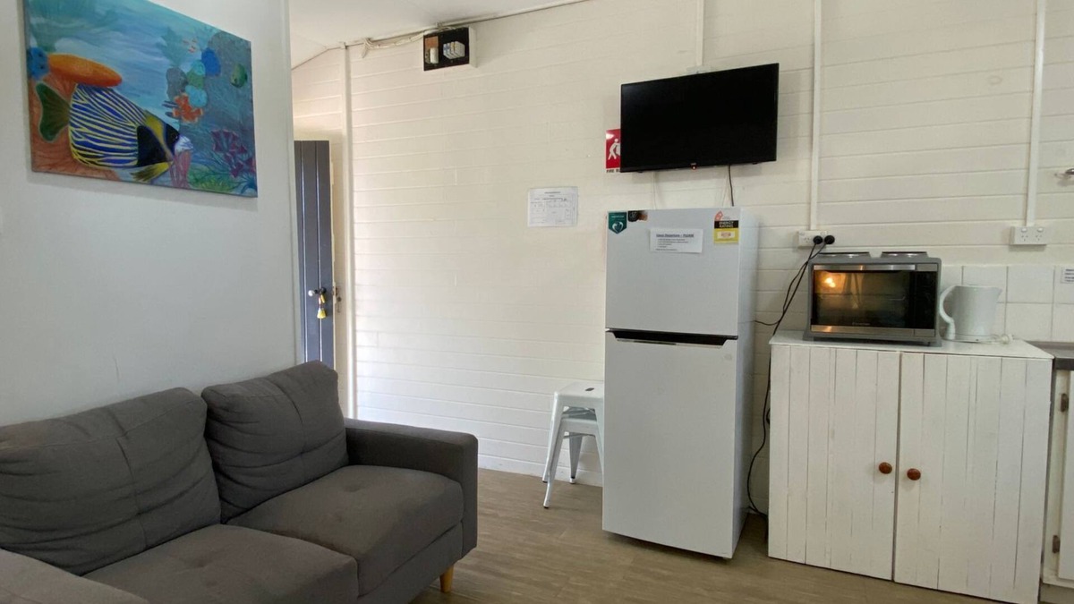 Arcadia Apartment | The Captain's Manor On Cook 5 - Compact, affordable and just minutes to Alma Bay