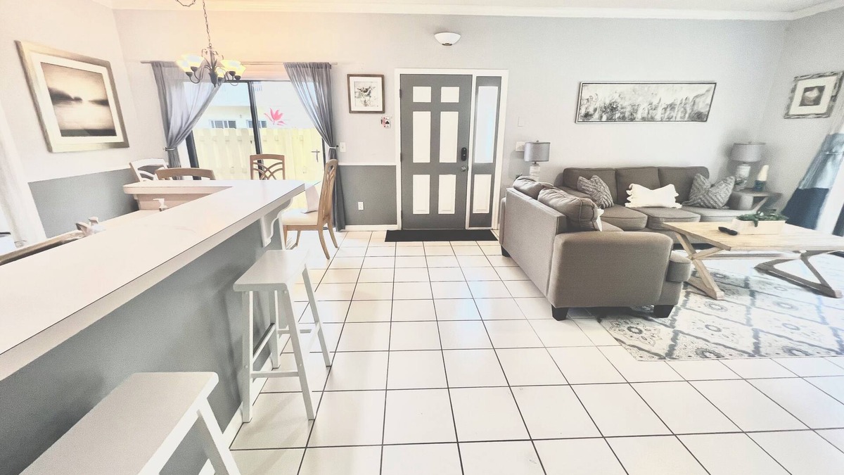 Bella Vista Condo | The Captain’s Quarters - WALK TO BEACH!