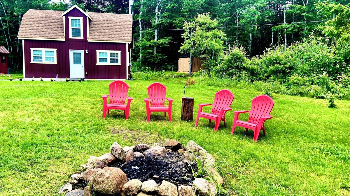 Speculator House | The Cardinal Barn! Beautiful peaceful tiny home in the heart of the Adirondacks!