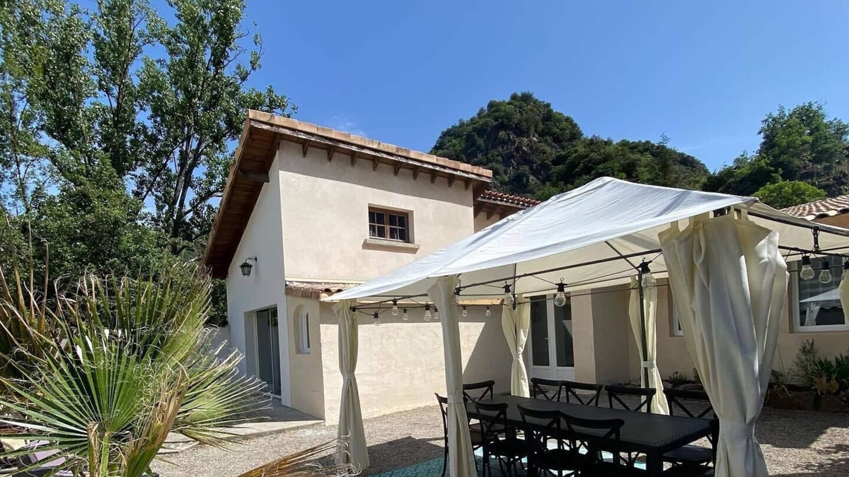Saint-Barthelemy-de-Vals Villa | The caretaker's Villa - Château de Rochetaillée