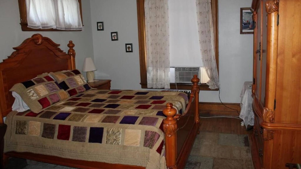 Towanda Bed & Breakfast | The Carl at Victorian Charm Inn