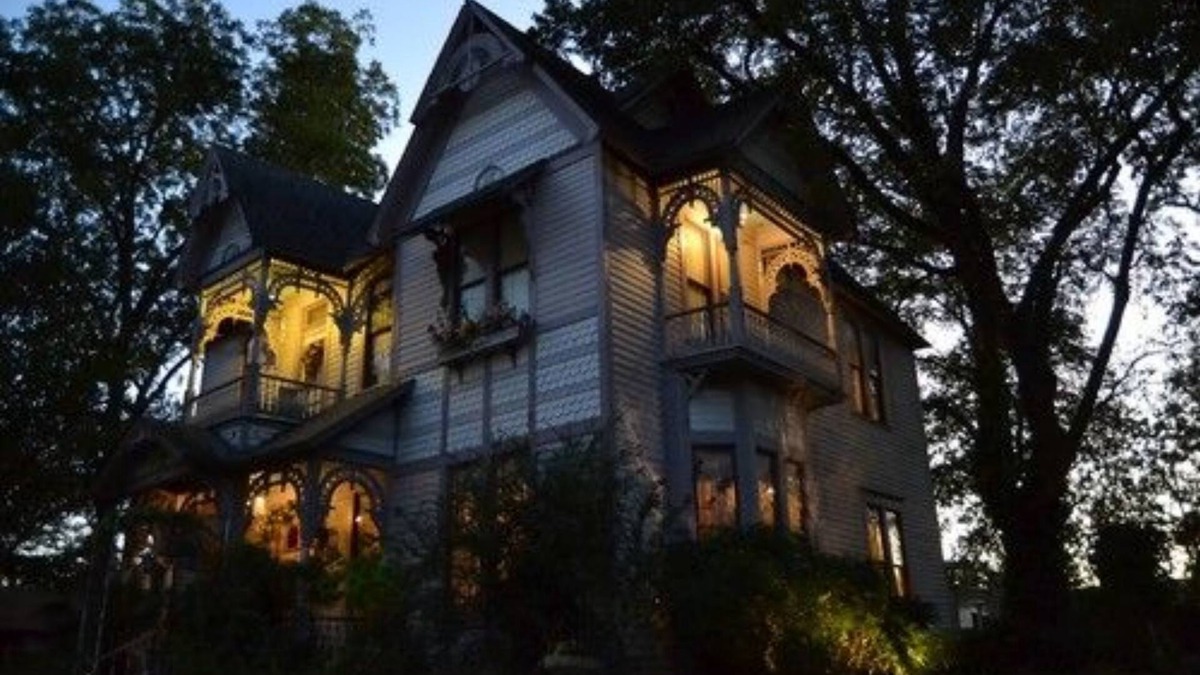 Bonham Bed & Breakfast | The Carleton House