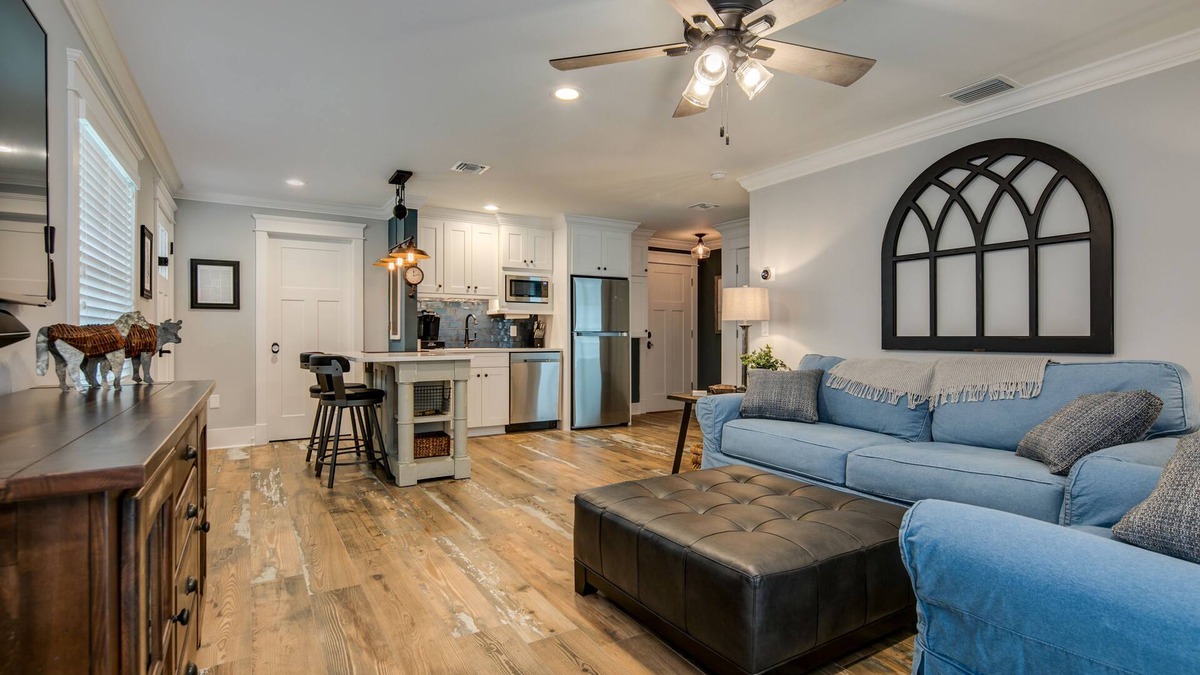 Mount Dora Cottage | The Carlton* 3 min walk to Downtown Mt. Dora!