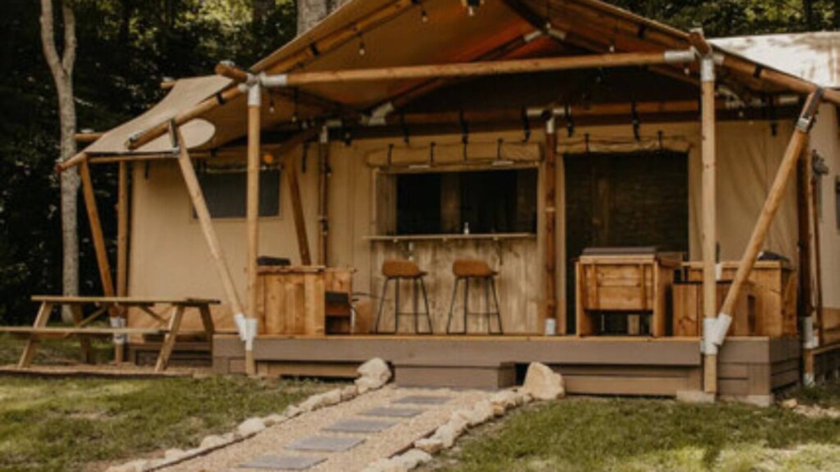 Flag Pond Cabin | The Carlton Lodge Unit 4 - Glamping Retro