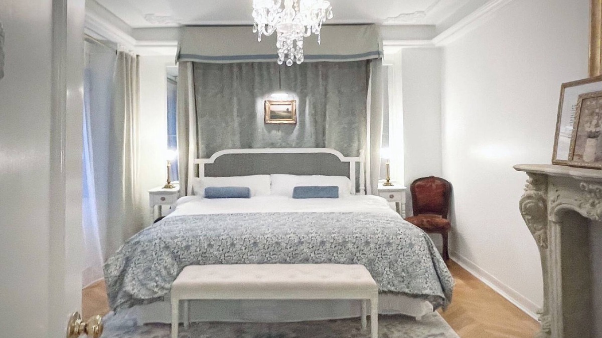 Central Park South Condo | The Carnegie Suite