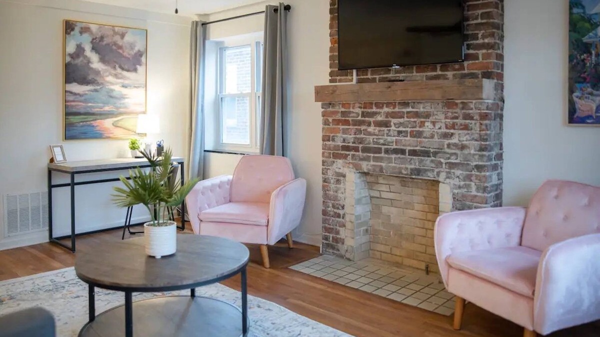 Grandview Heights House | The Carolina (C)- King Bed- Hot Tub- Near OSU
