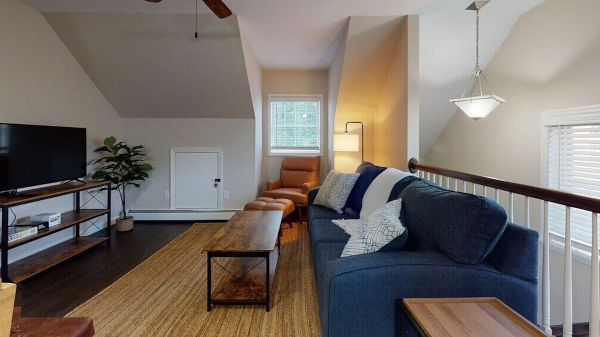 Saratoga Springs Apartment | The Carriage House by Saratoga Stays +garage