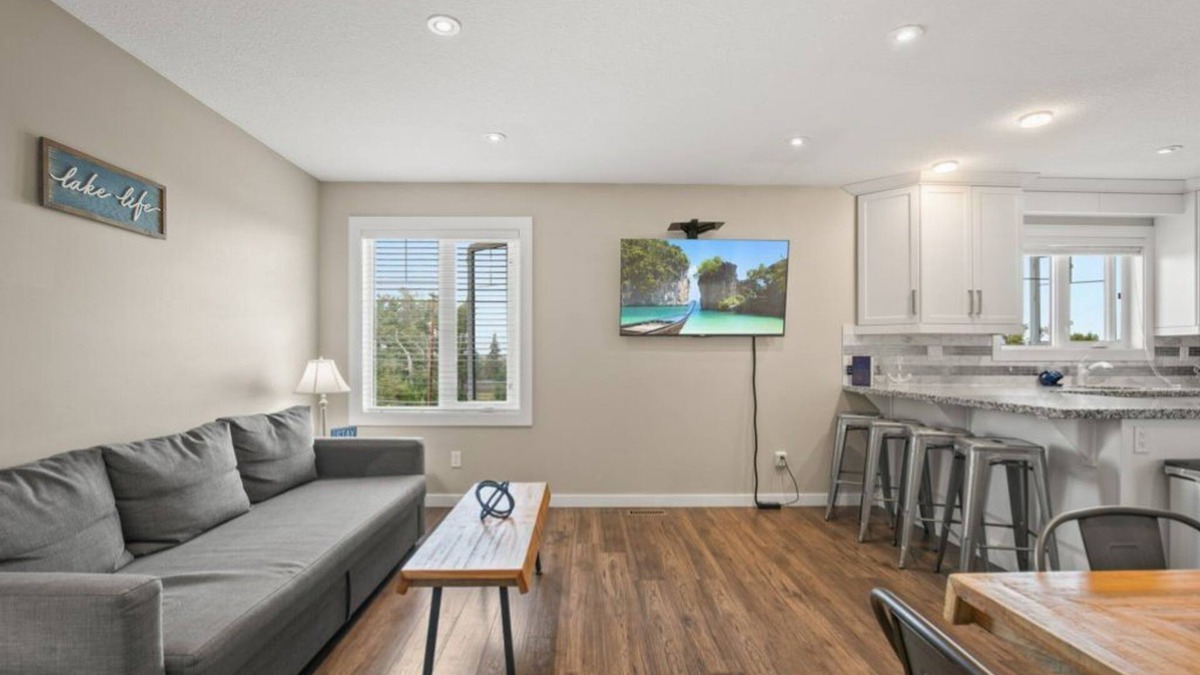 Sylvan Lake House | The Carriage House in Sylvan Lake~Private Patio~Sleeps 4 Adults/2 Children