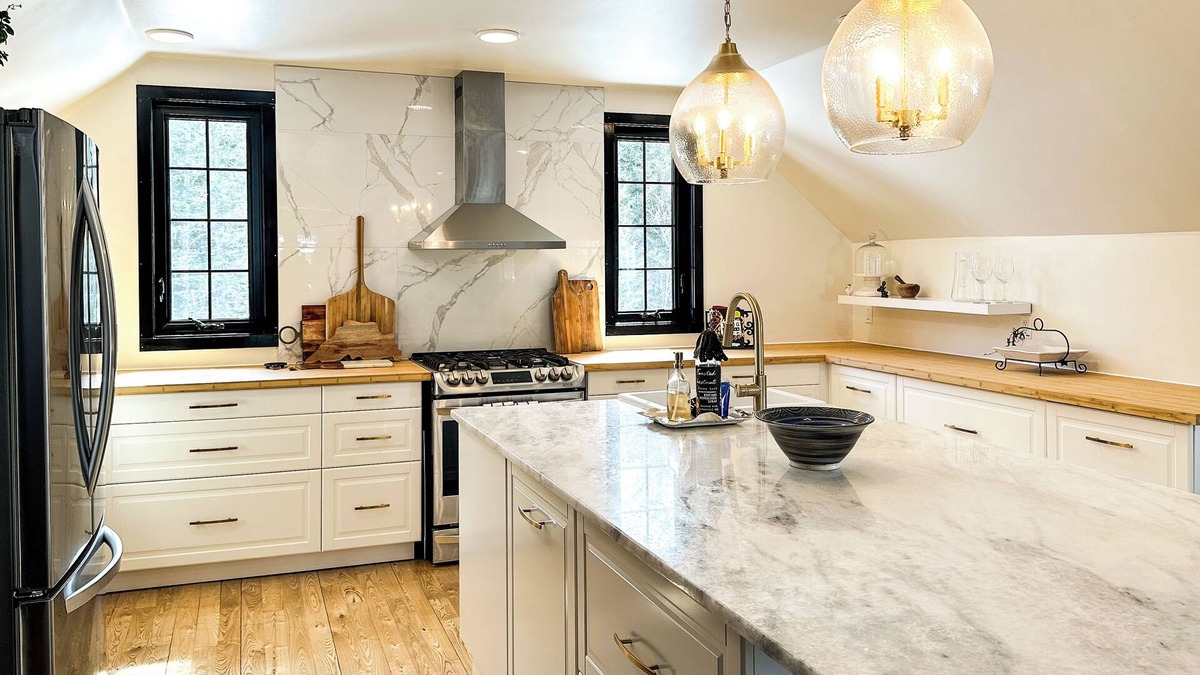 Unorganized Thunder Bay District House | The Carriage House