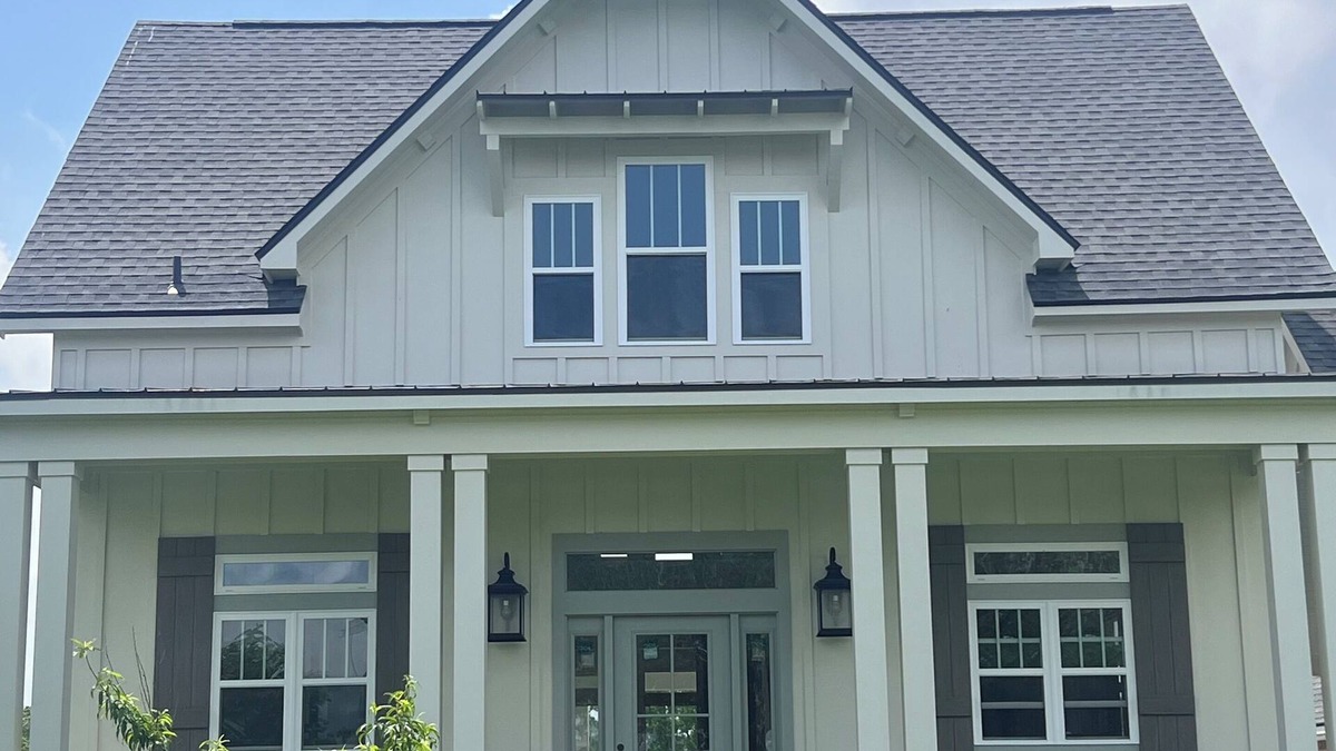 Reddell Cottage | The carriage house/cottage house. Large expansive open floor plan