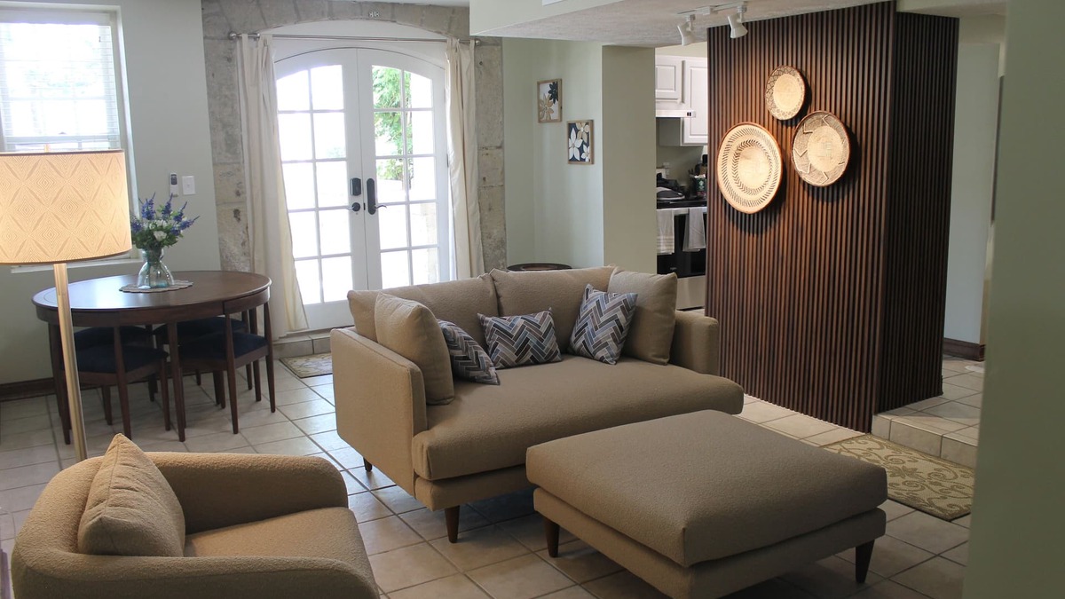 Manhattan Cottage | The Carriage House - Historic getaway in the heart of the city!