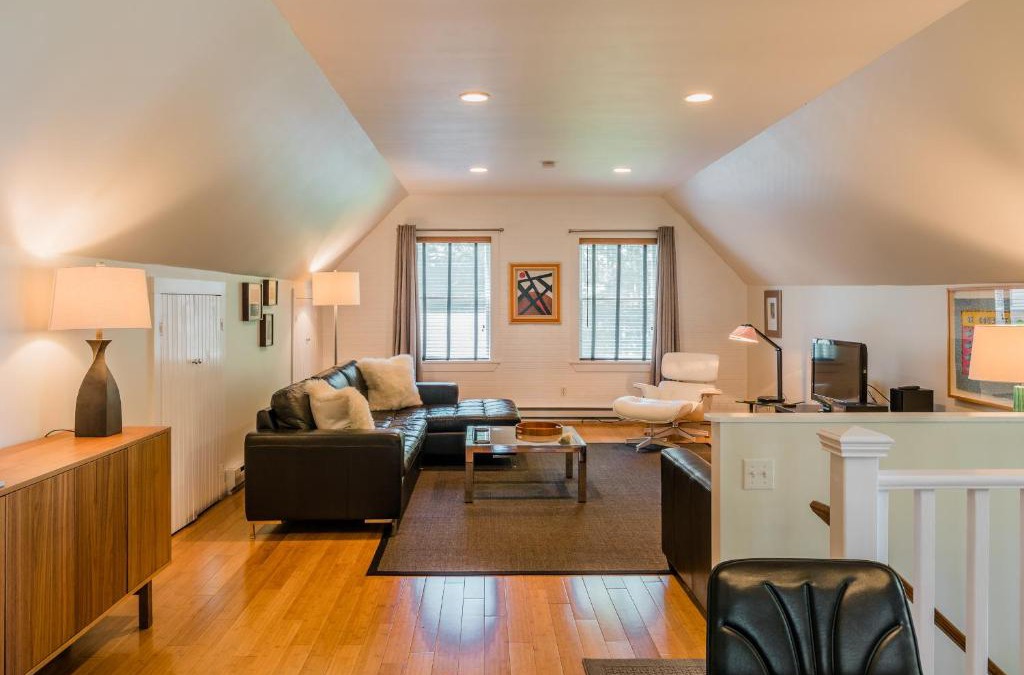 Lincoln Park Apartment | The Carriage House Loft