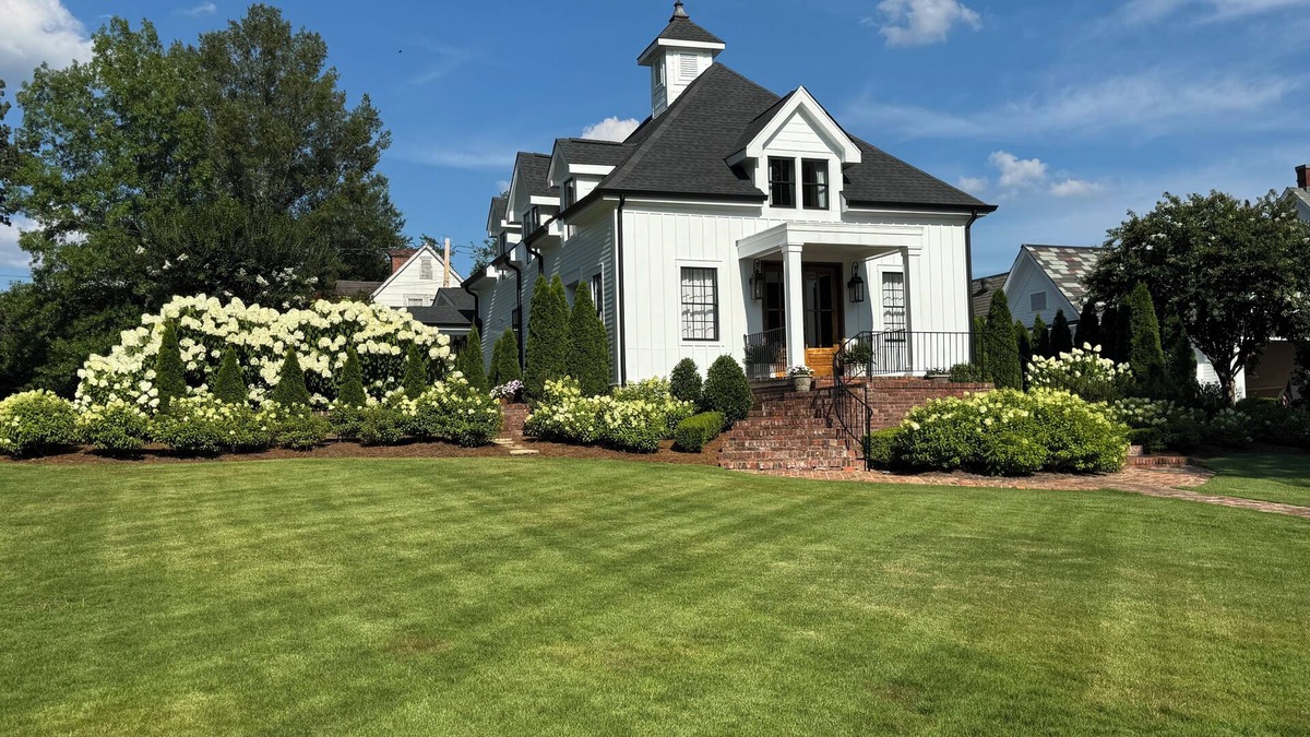 Corinth House | The Carriage House of Corinth is a remodeled home with loads of charm