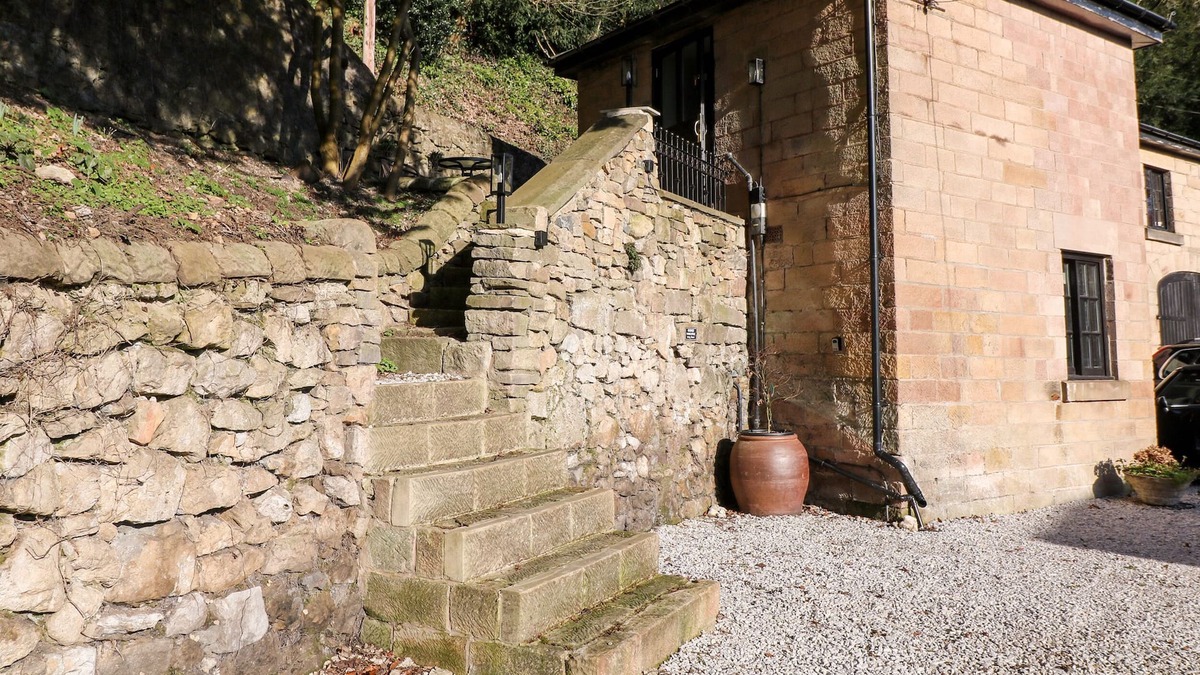 Matlock Bath Apartment | THE CARRIAGE HOUSE, romantic, with a garden in Matlock Bath