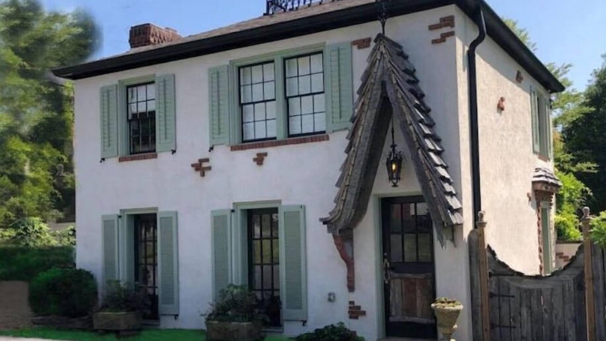 Abingdon House | The Carriage House "The Entire Place