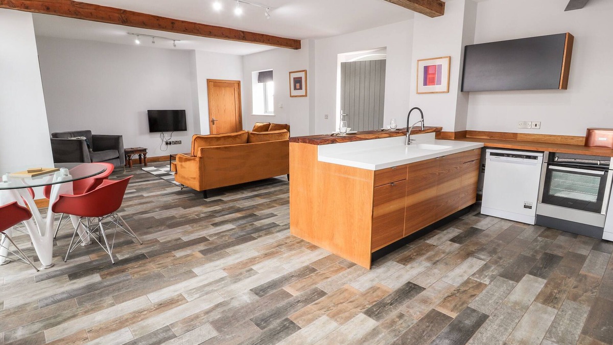 Wollerton House | THE CART HOUSE, pet friendly, character holiday cottage in Wem