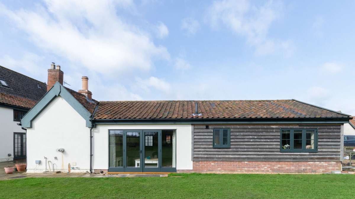 Weybread House | The Cart Lodge - Two Bedroom House, Sleeps 4