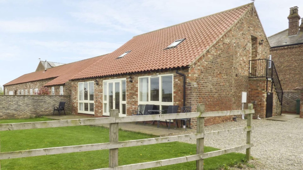 Low Catton Cottage | THE CART SHED, pet friendly, with a garden in York