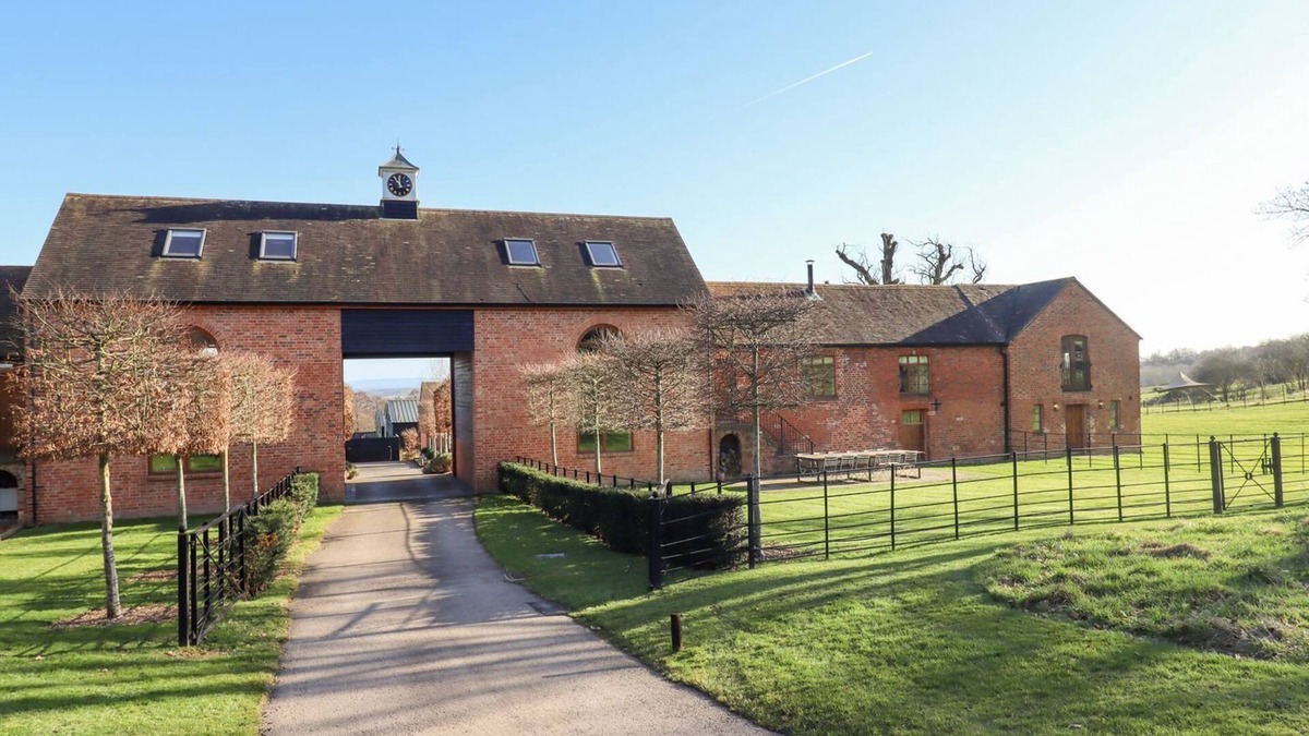 Moreton Cottage | THE CARTHOUSE, pet friendly, luxury holiday cottage in Welland