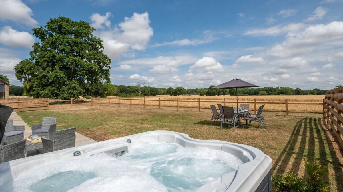 Stowmarket House | The Cartlodge - Three Bedroom House, Sleeps 6