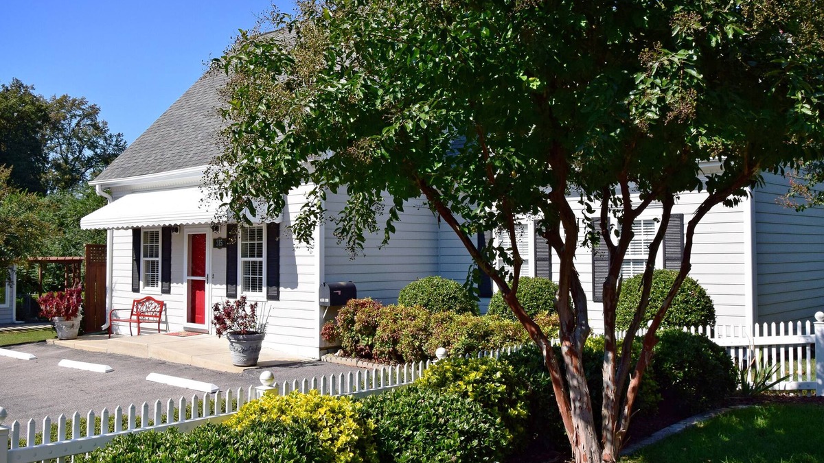 Cary House | The Cary Cottage 1 BR 1 BA Private Sleeps 4 - Downtown Cary, Eat Drink Play Shop