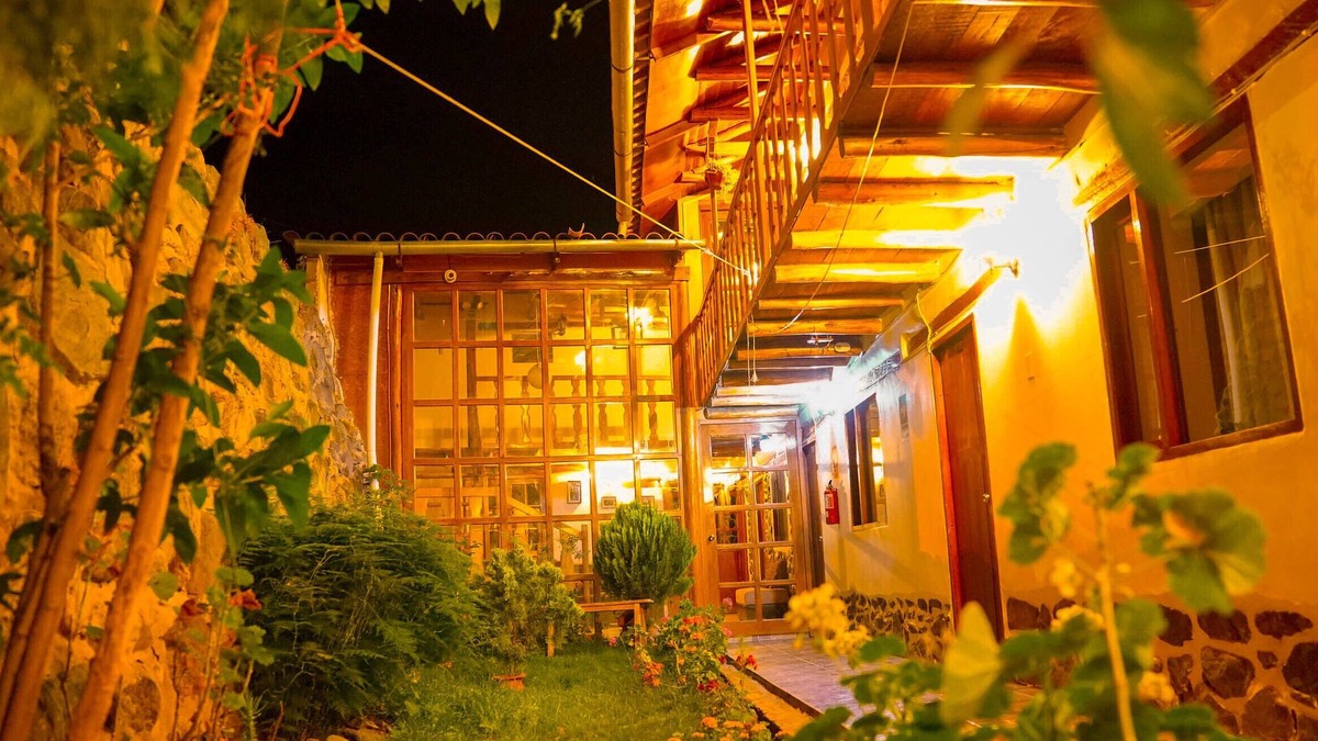 Ollantaytambo Hotel | THE CAS DE OLLANTA 5 FROM THE PLAZA DE ARMAS