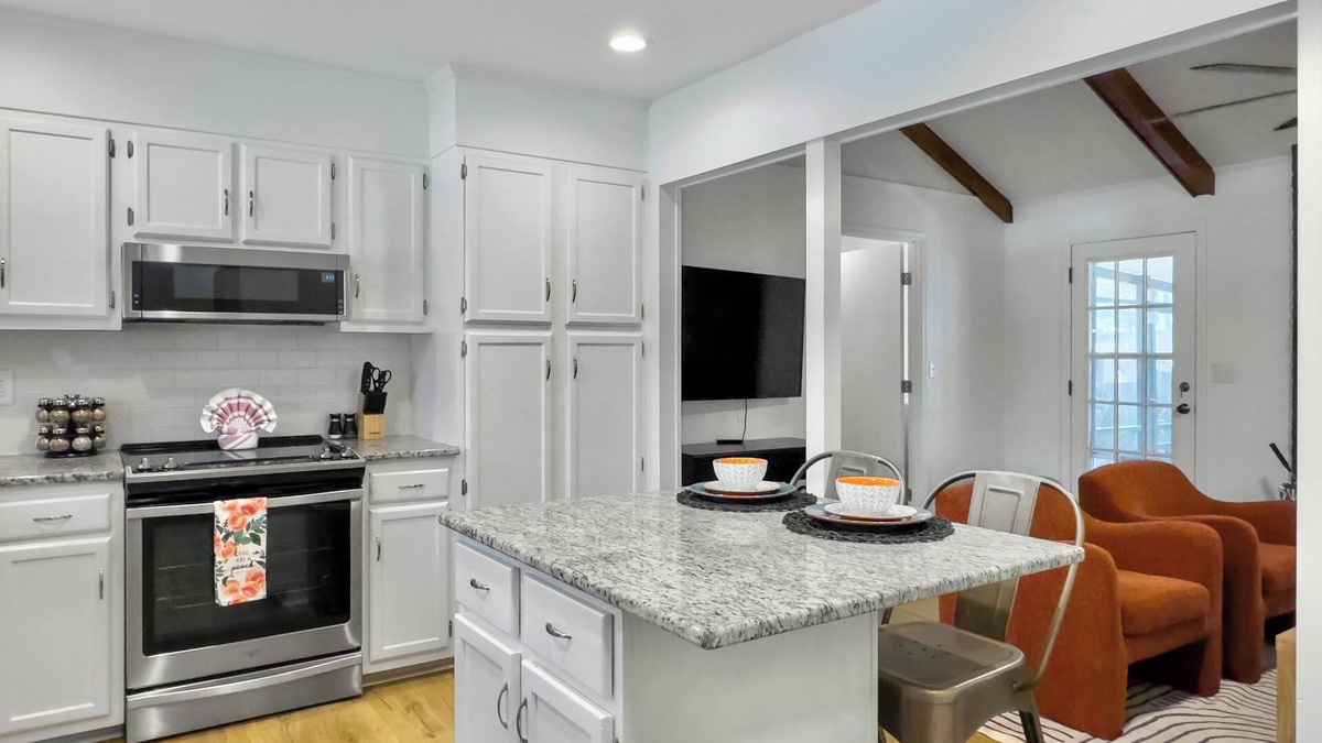 Lincolnville House | The Caspian: family home with pool