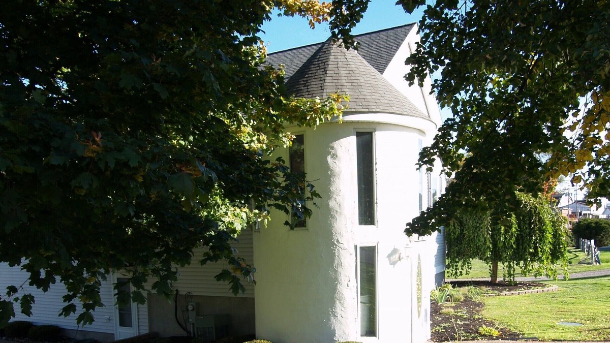 Olcott House | The Castle At Backbay Marina Near Niagara Falls.