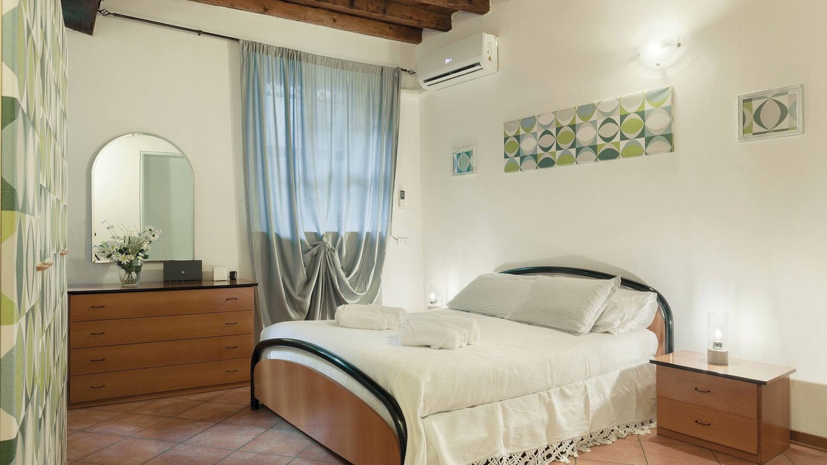 Vigevano Apartment | The Castle of the Ladies - The Male