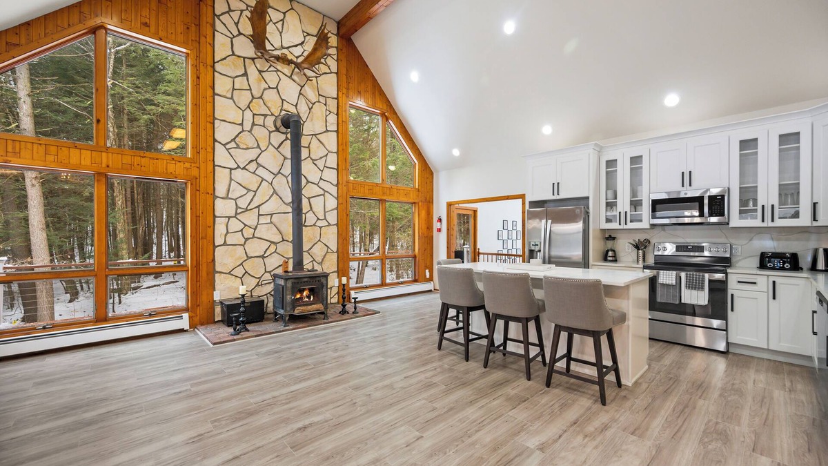 Parksville Ski Chalet | The Catskill Getaway Near Bethel Woods & Hiking & HOT TUB