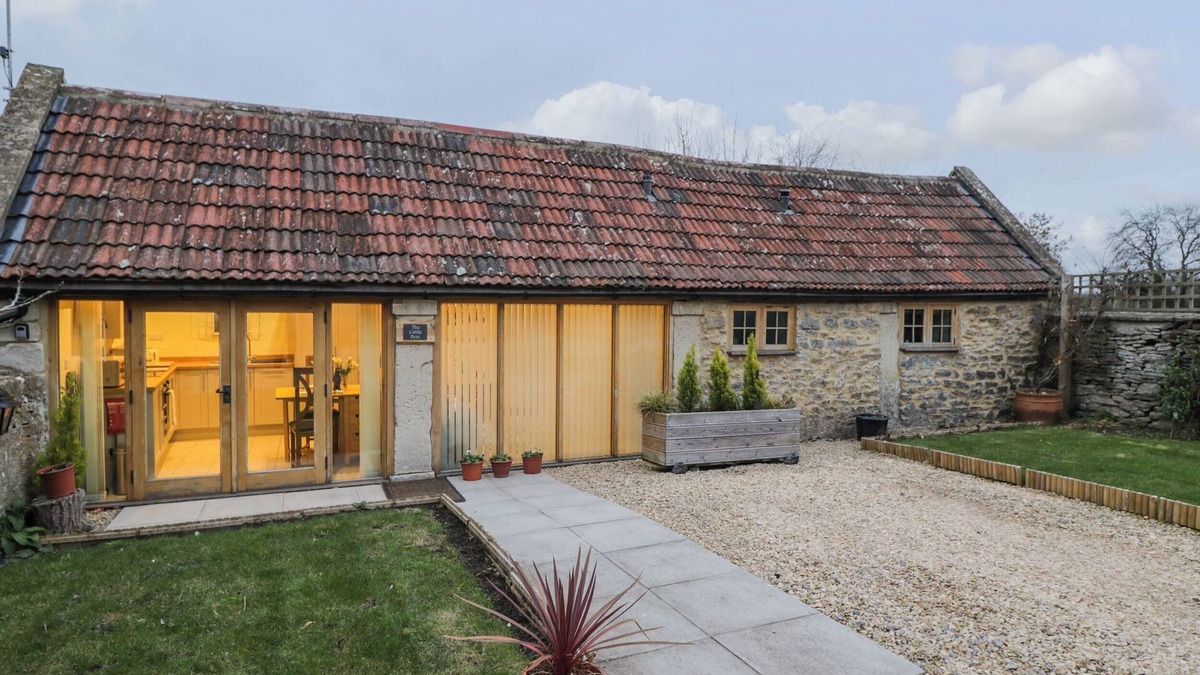 Biddestone Cottage | THE CATTLE BYRE, romantic, character holiday cottage in Corsham