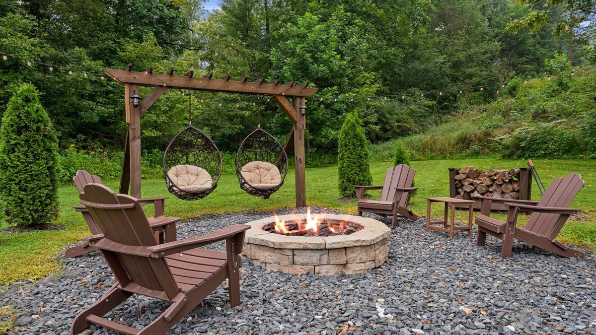 Brownsville House | The Cave Retreat - 4 Minutes from Mammoth Cave!